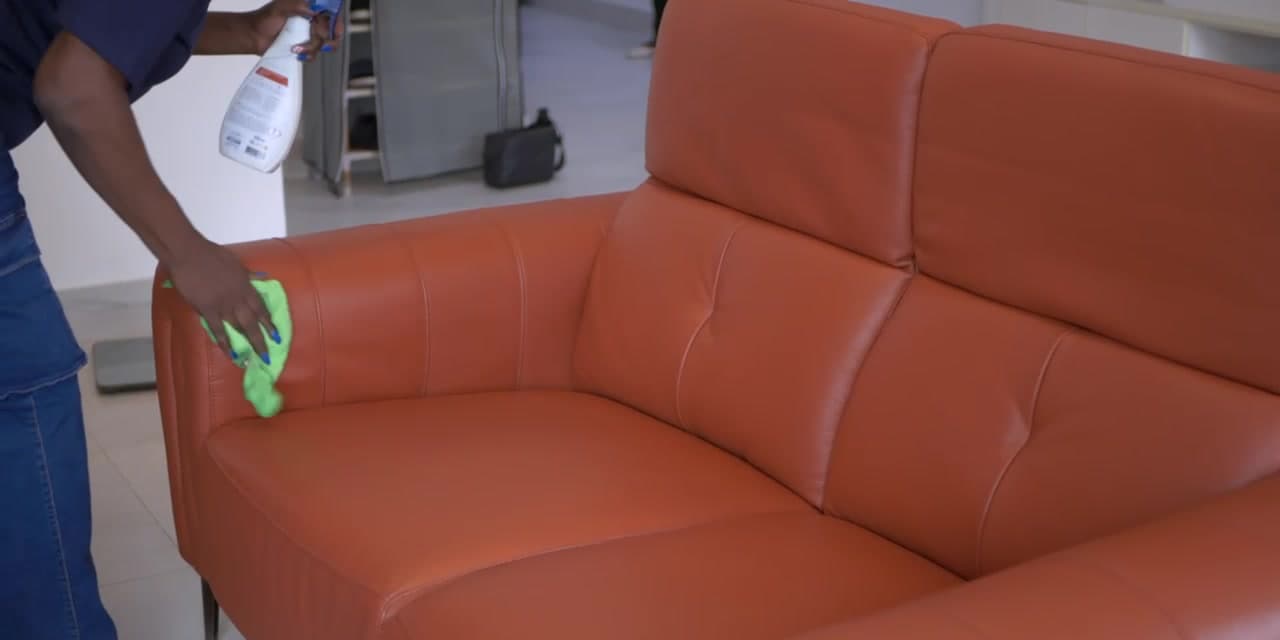 Nettoyage d’un canapé en cuir